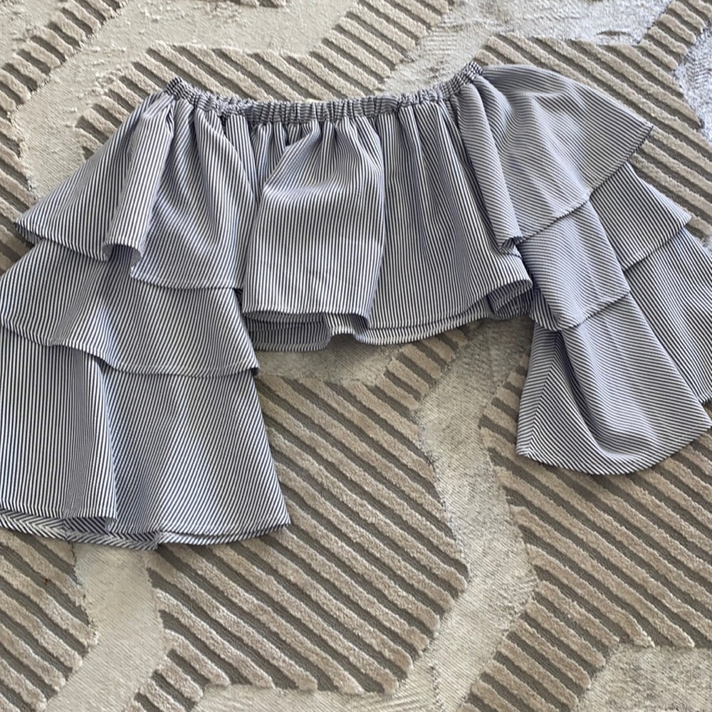 Off the shoulder cropped stripped top